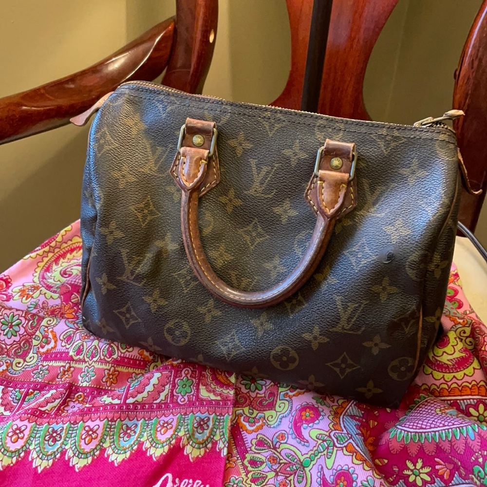 Authentic vintage Louis Vuitton Speedy 25 VI0942